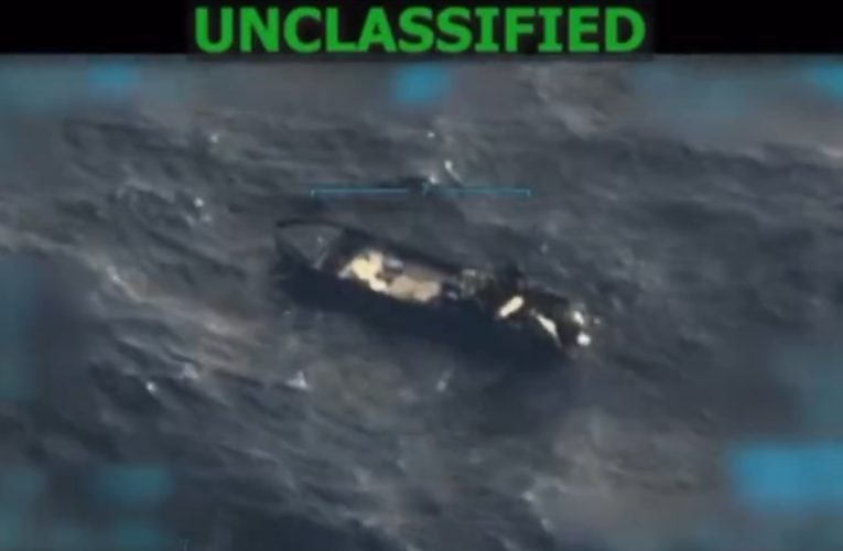 Garda de Coastă a SUA caută supraviețuitori de pe ambarcațiuni atacate de armata americană