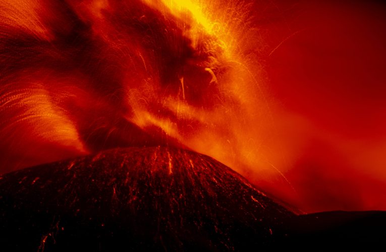 Ghizii de pe Vulcanul Etna protestează față de noile restricții impuse pentru turiști