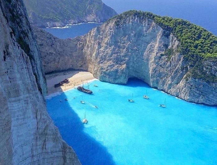 Grecia devine un magnet pentru ultra-bogații lumii. De ce aleg milionarii stilul de viață mediteraneean?