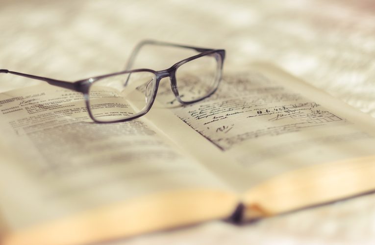 Înțelegere anticoncurențială pe piața ochelarilor de lux din România. Amenzi de 4,5 milioane de lei