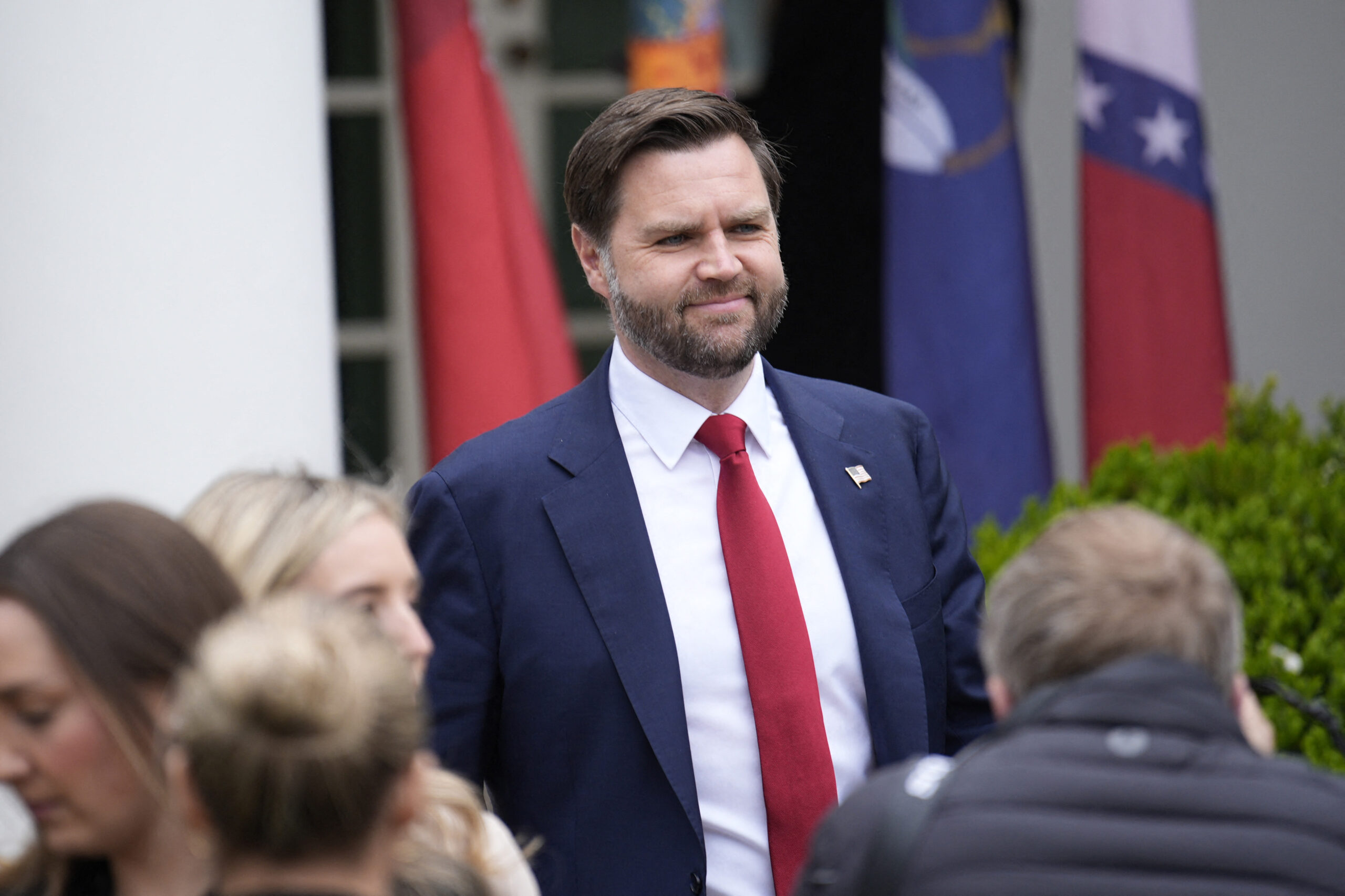 J.D. Vance îi ia apărare agentul ICE care a omorât o femeie: A acționat în autoapărare