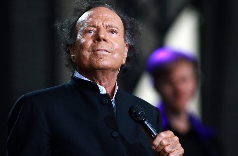 Julio Iglesias scapă de ancheta din Spania. Plângerea de agresiune sexuală formulată în cazul său, clasată de justiția spaniolă
