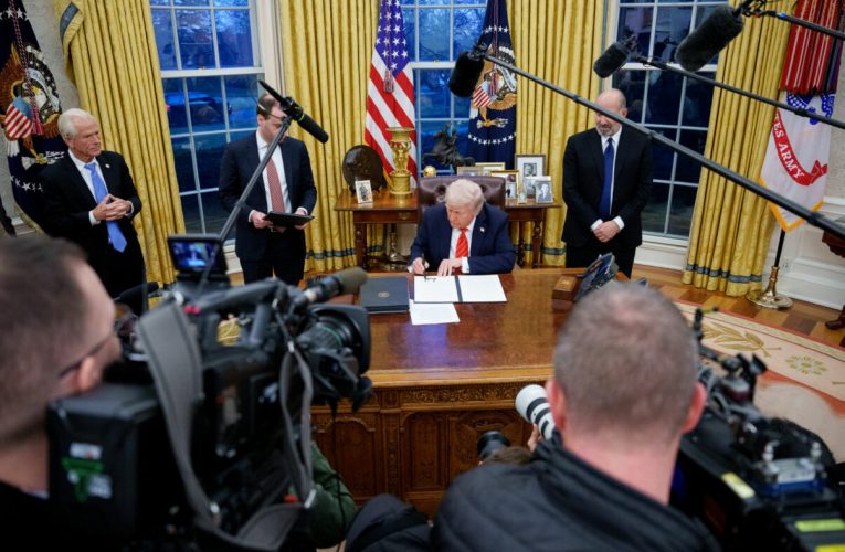 La un an după incendii, Trump intervine pentru a debloca reconstrucția în Los Angeles