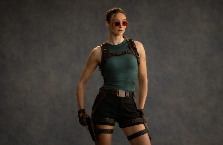 Lara Croft are un nou chip: Sophie Turner din Game of Thrones, protagonista noului serial Tomb Raider de la Prime Video