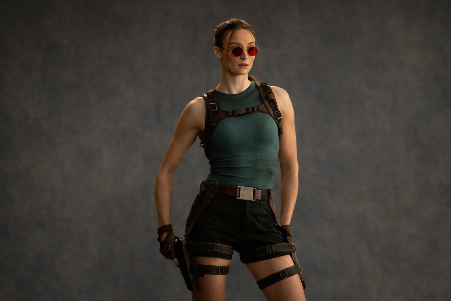 Lara Croft are un nou chip: Sophie Turner din Game of Thrones, protagonista noului serial Tomb Raider de la Prime Video