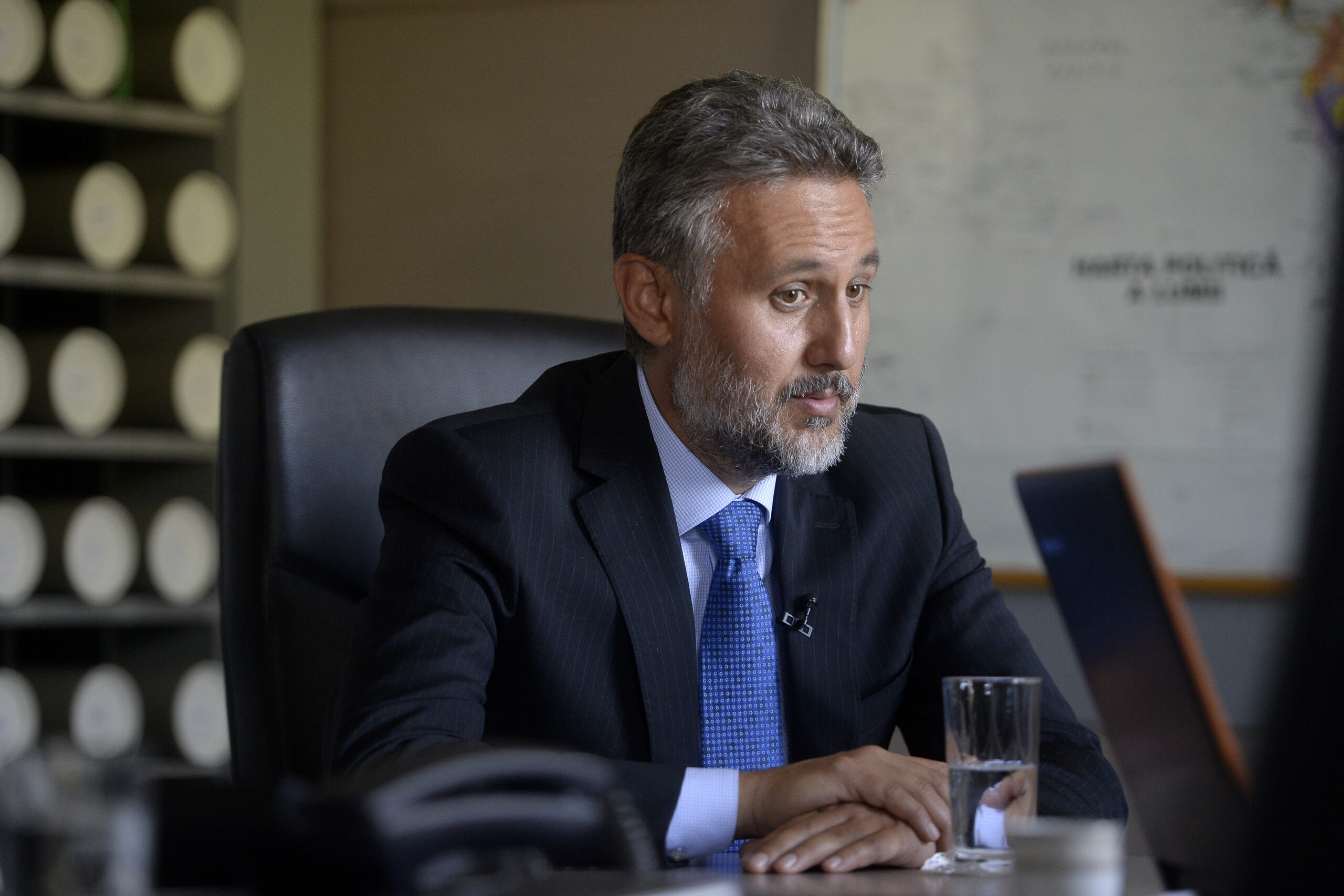 Lazurca: Președintele Dan vrea să spună: „Băieți, opriți-vă, fiindcă ne facem rău unul altuia și ne facem rău întregii”