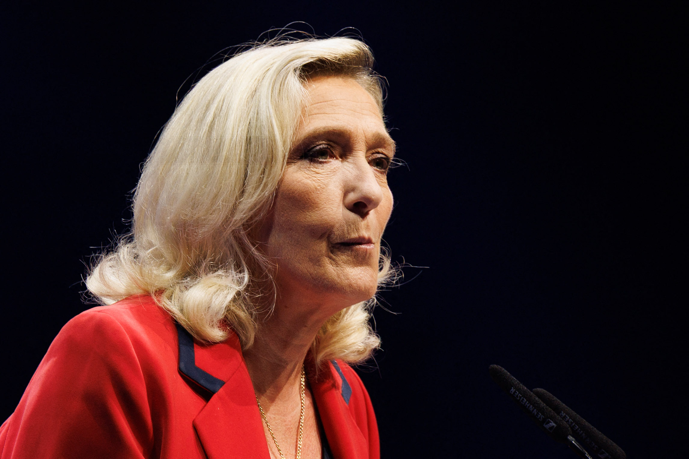 Liderul francez de extremă dreapta, Le Pen, a negat că partidul ar fi avut un „sistem” pentru a deturna fonduri UE