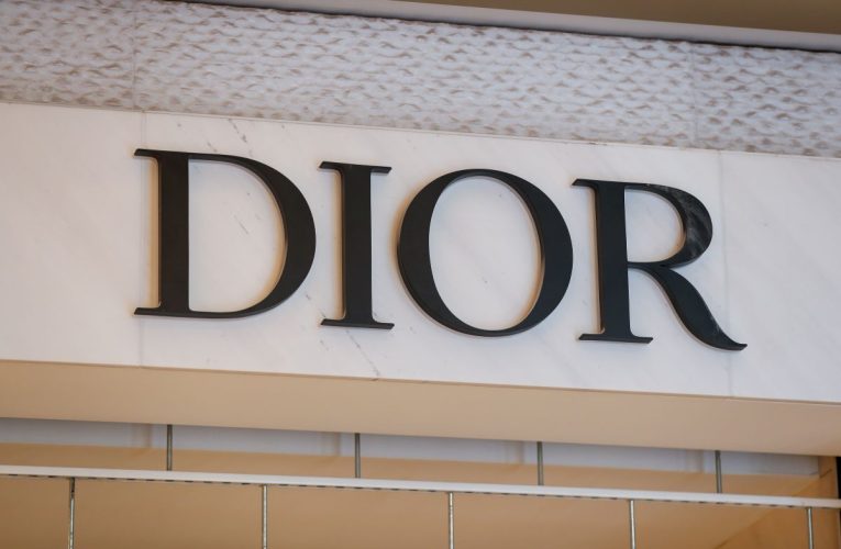 LVMH se scufundă și trage în jos sectorul de lux după rezultatele sale. Acțiunile Christian Dior, printre cele mai afectate