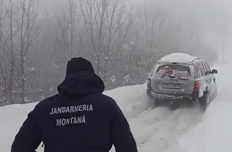 „Misiune specială” prin nămeți de peste un metru pentru a ajunge la măicuțele izolate în Hunedoara