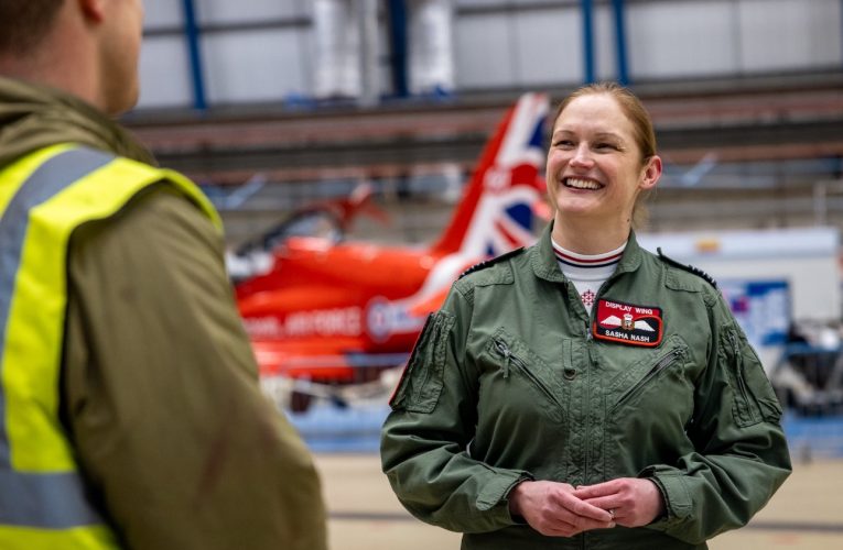 Moment istoric pentru Red Arrows: Cine este Sasha Nash, prima femeie la comanda celebrei escadrile