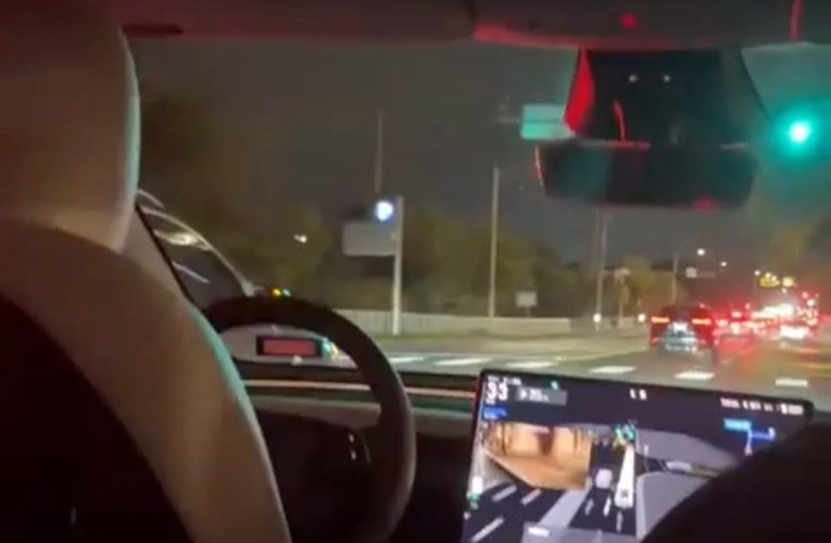 O companie care rivalizează cu Tesla lansează serviciul de robo-taxiuri într-o țară europeană înainte de sfârșitul acestui an