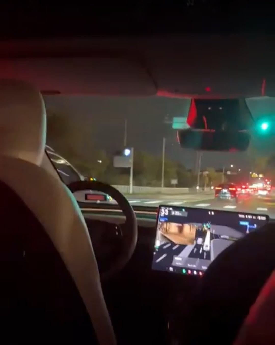 O companie care rivalizează cu Tesla lansează serviciul de robo-taxiuri într-o țară europeană înainte de sfârșitul acestui an