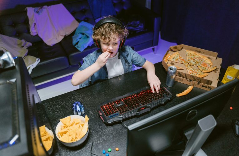 O țară europeană a interzis reclamele la alimentele nesănătoase. Guvernul vrea „să crească cea mai sănătoasă generație de copii”