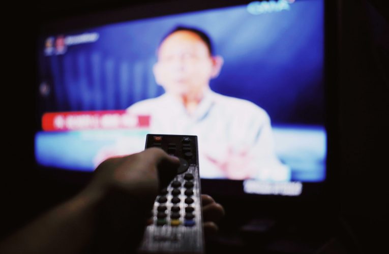 Persoanele cu dependență de „binge-watching” sunt mai predispuse la singurătate, potrivit unui studiu