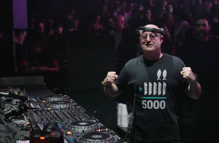 Preot ziua, DJ noaptea: Padre Guilherme încinge ringul de dans din Beirut și stârnește controverse