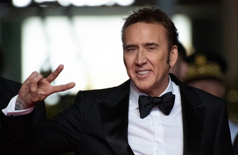 Primul exemplar al benzilor desenate cu Superman, care fusese furat de la Nicolas Cage, s-a vândut cu 15 milioane de dolari