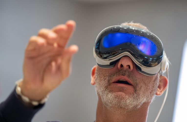 Produsul revoluționar de la Apple care s-a transformat într-un eșec: De ce nu au avut succes ochelarii Vision Pro