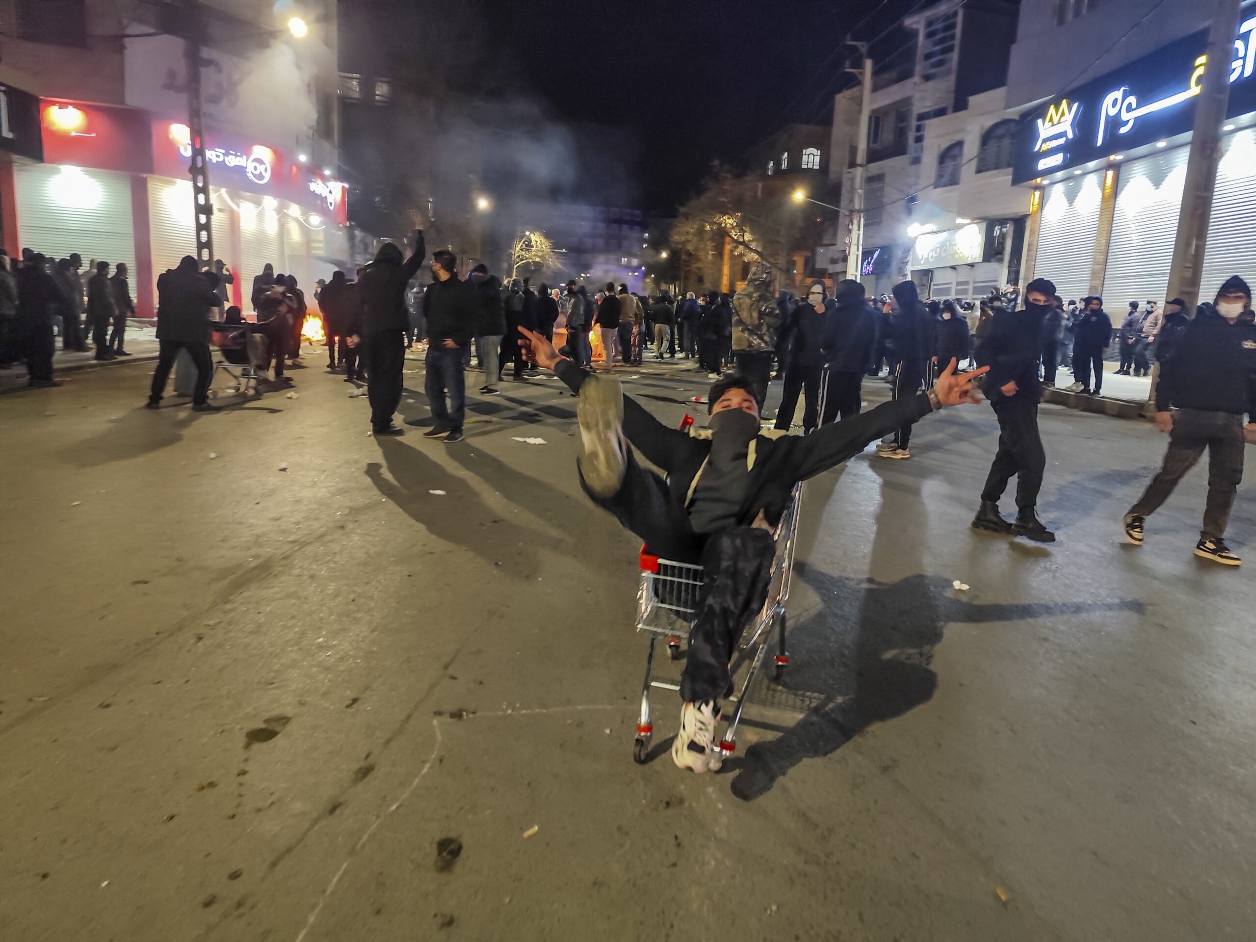 Protestele din Iran, reprimate cu brutalitate. Cel puțin 72 de persoane au fost ucise