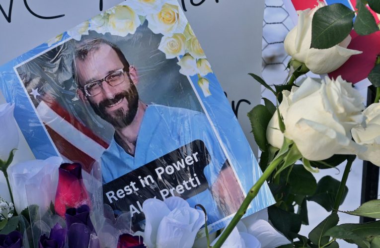 Raport preliminar: Doi ofițeri au tras în timpul confruntării fatale cu Alex Pretti, la Minneapolis