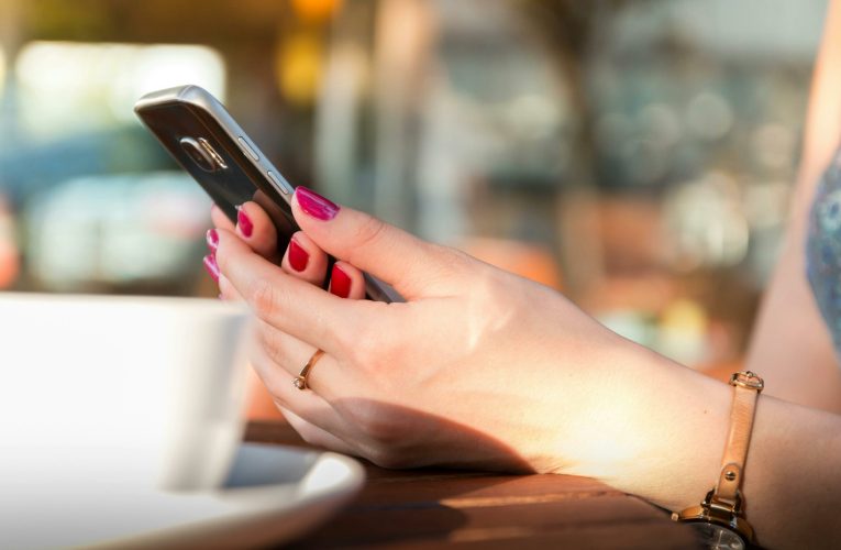 Reguli revizuite privind deblocarea telefoanelor după probleme semnificative legate de fraudă