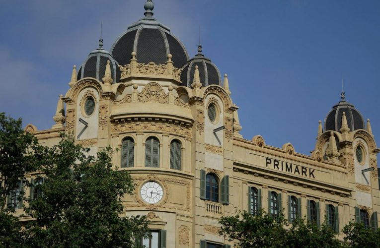 Rezultate îngrijorătoare pentru Primark: Europa continuă să tragă în jos vânzările. Retailerul britanic deschide noi unități în România în 2026