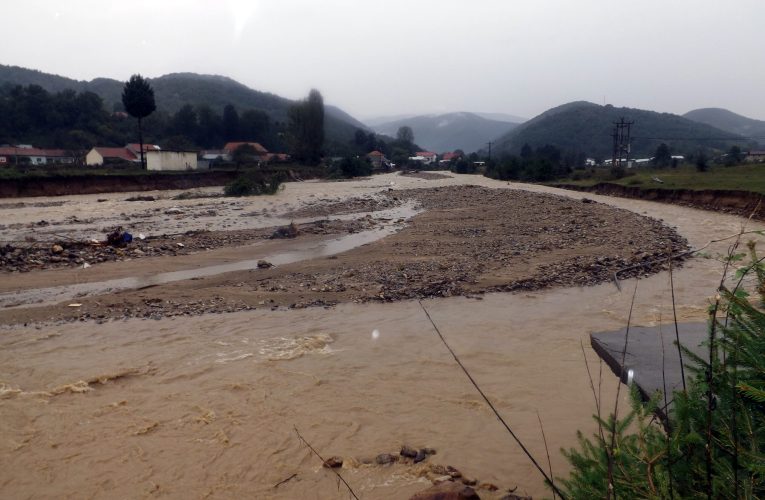 Risc de inundații pe râuri din Maramureș, Banat și Oltenia