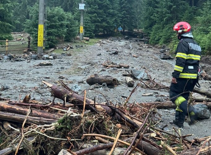 Risc de viituri în șase județe. Topirea zăpezii și ploile provoacă creșteri de debite