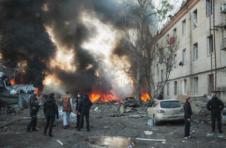 Rusia a atacat Ucraina cu peste 100 de drone și o rachetă balistică, la câteva ore după anunțul lui Trump privind un acord cu Putin