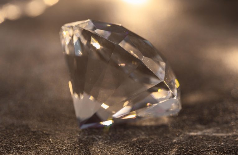 Rusia, invitată să investească în diamante și pământuri rare de o țară africană