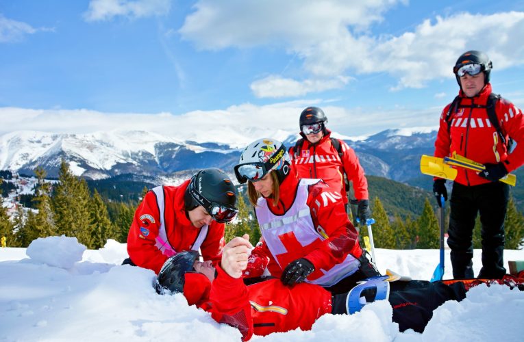 Salvamont: 52 de persoane salvate de pe munte în ultimele 24 de ore