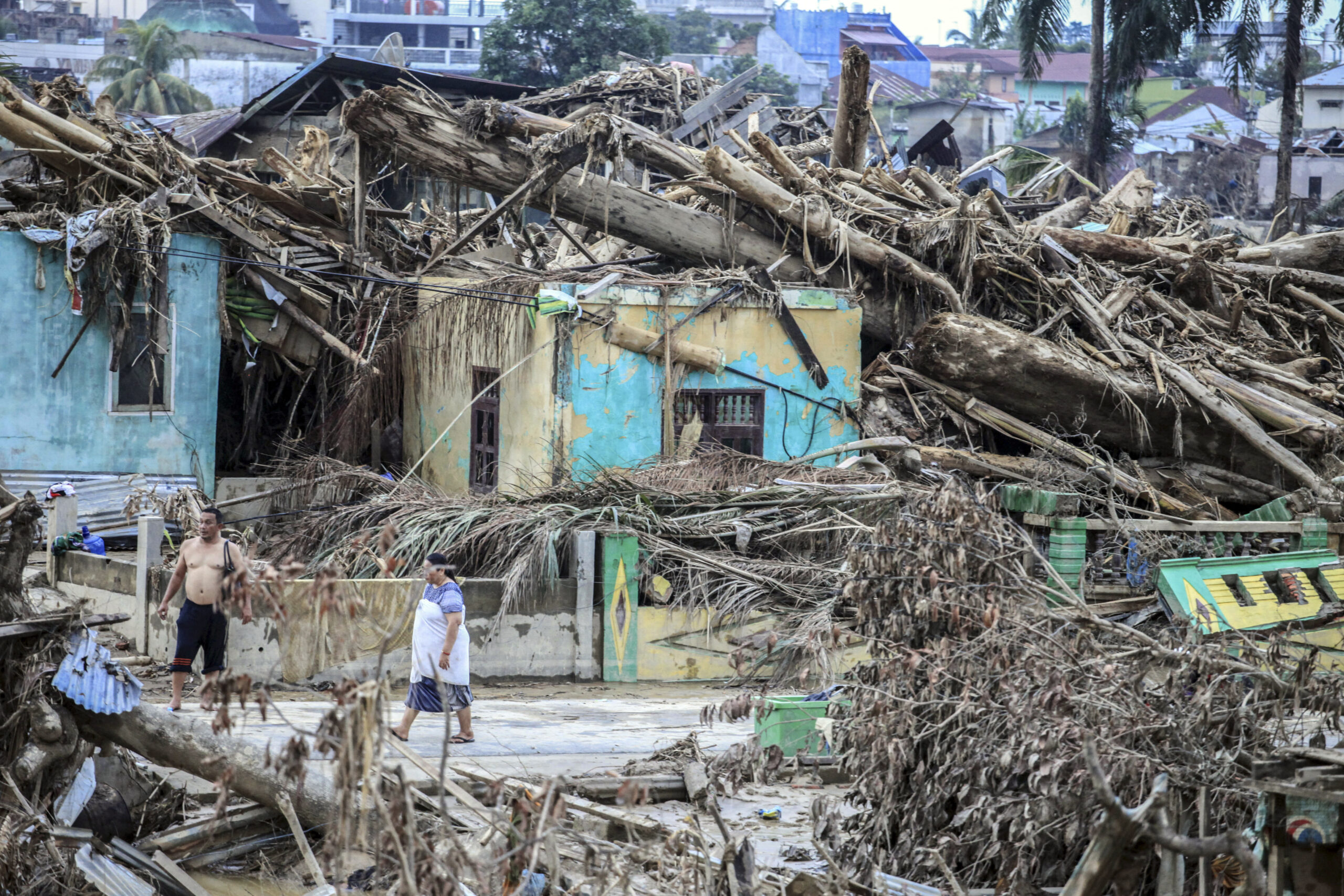 Șapte morți și peste 80 de dispăruți după o alunecare de teren din Indonezia