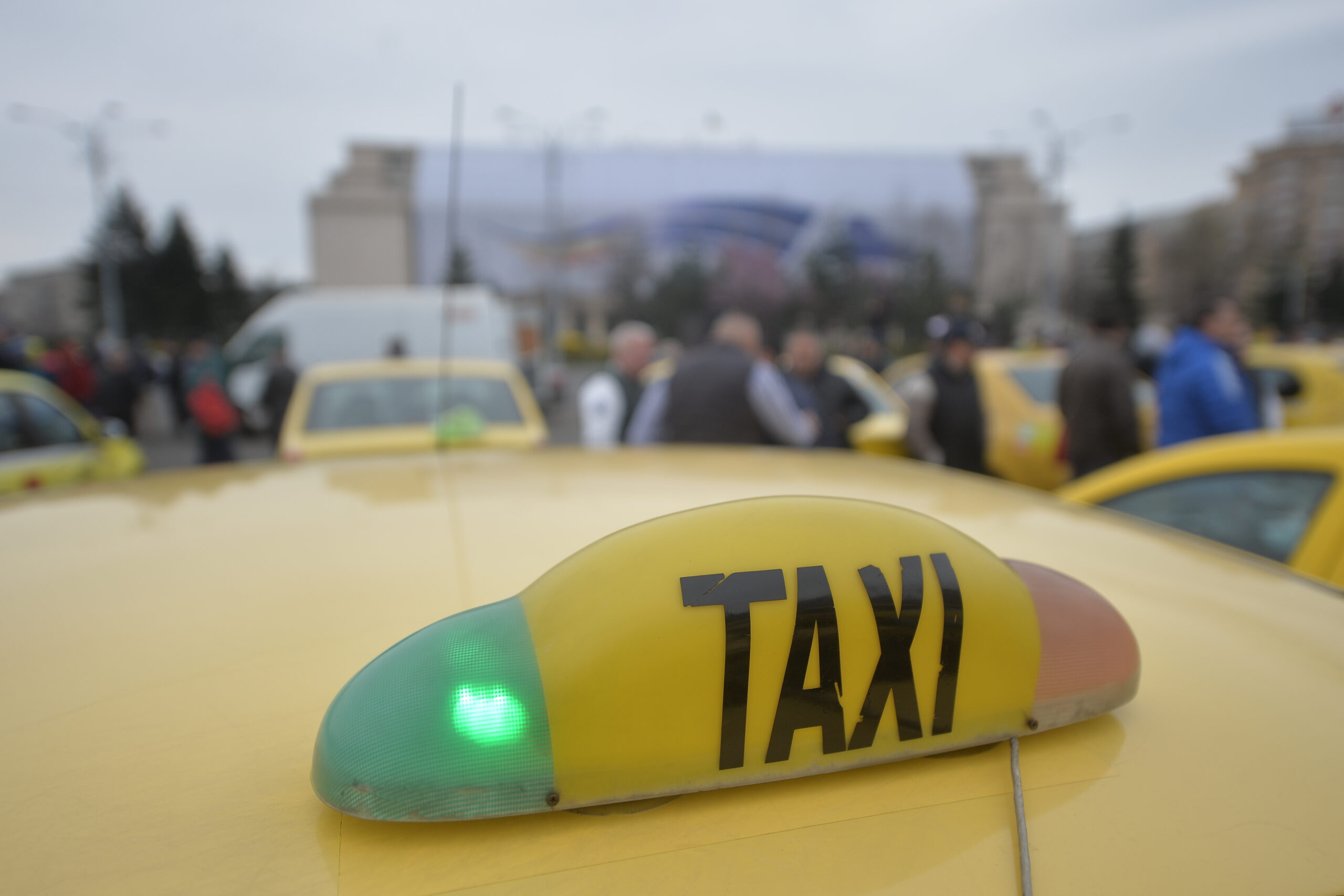 Scandal violent în Mureș: Taximetrist agresat de copii care nu au vrut să plătească