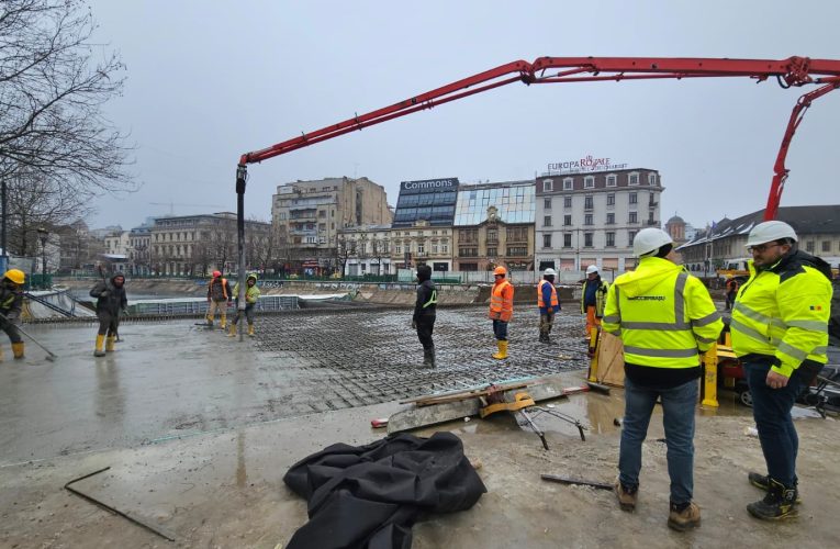 Stadiul lucrărilor la Planșeul Unirii: A patra secțiune a noii plăci de beton a fost turnată