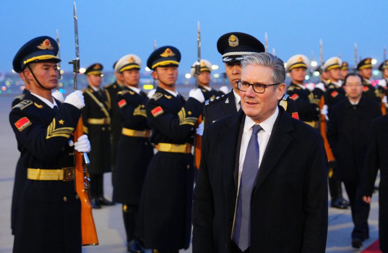 Starmer se întâlnește cu Xi Jinping la Beijing, în timp ce Marea Britanie încearcă să relanseze relațiile cu China