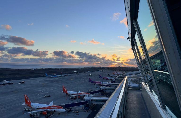 Tenerife: un bărbat a încercat să urce în avion cu soția decedată