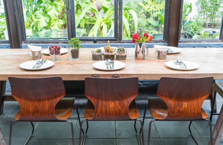 Test de personalitate neașteptat: Ce înseamnă dacă împingi scaunul sub masă