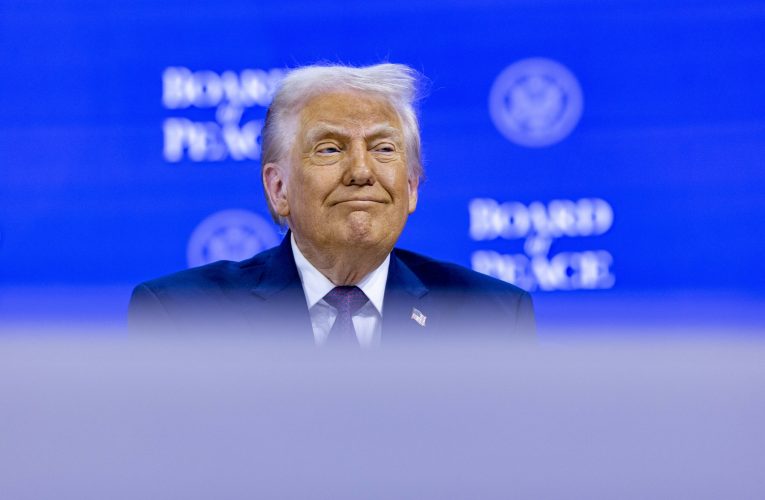 Trump spune că Iranul vrea un acord cu SUA după ce a trimis o „mare armadă” în regiune