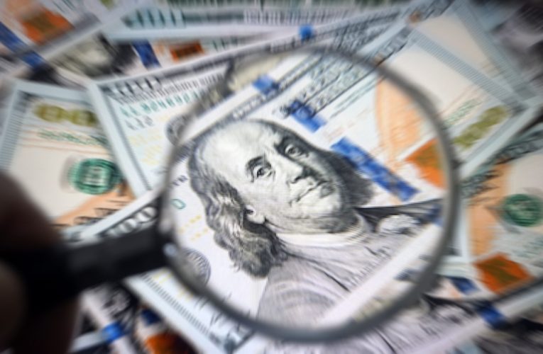 Trump spune că nu este îngrijorat de scăderea dolarului: „cred că este grozav”