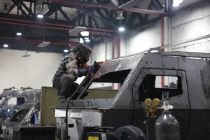 Ucraina a primit peste 400 de vehicule blindate produse local, într-o singură lună