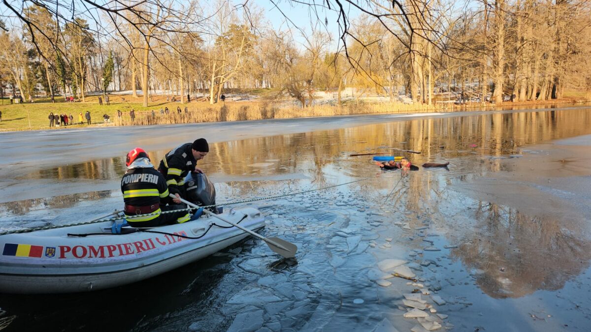 Un nepalez este salvatorul fetei de cinci ani care a căzut în lacul din Parcul Romanescu. Bărbatul s-a aruncat în apa deosebit de rece