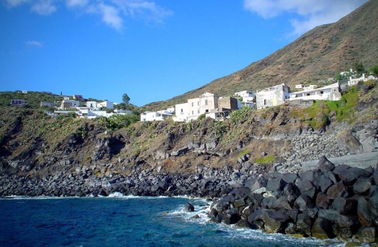 Unde se află cea mai mică școală din Italia: Se redeschide pentru o elevă și are un singur profesor