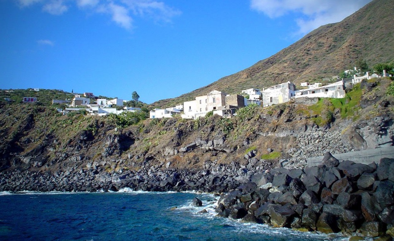 Unde se află cea mai mică școală din Italia: Se redeschide pentru o elevă și are un singur profesor