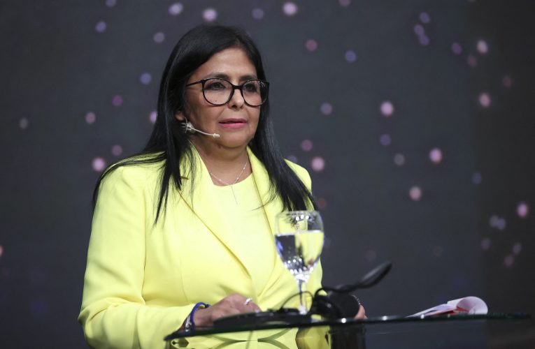 Venezuela, la o zi după învestirea lui Delcy Rodríguez ca președinte interimar: armata patrulează pe străzi iar cetățenii sunt îngrijorați că telefoanele lor sunt ascultate