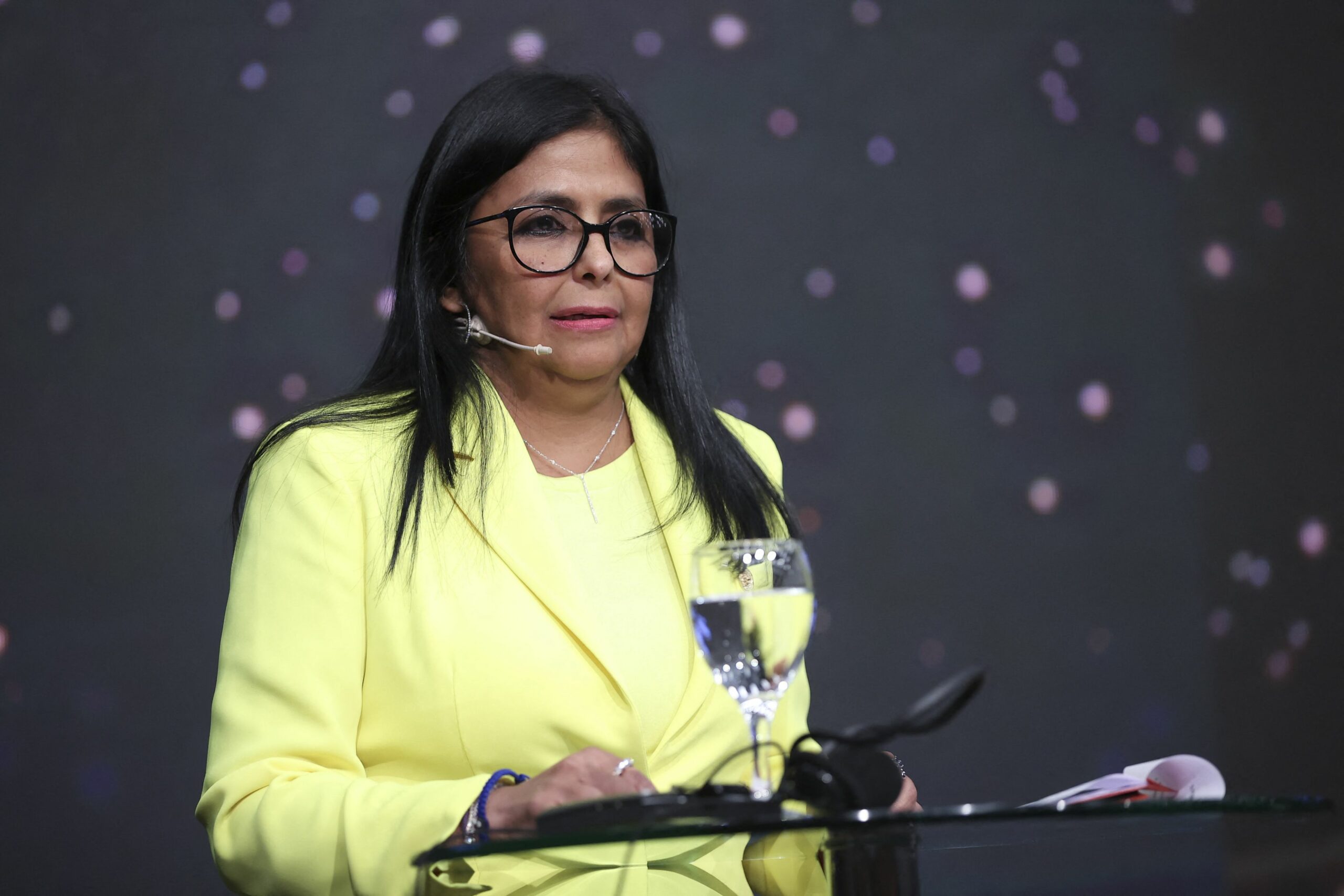Venezuela, la o zi după învestirea lui Delcy Rodríguez ca președinte interimar: armata patrulează pe străzi iar cetățenii sunt îngrijorați că telefoanele lor sunt ascultate