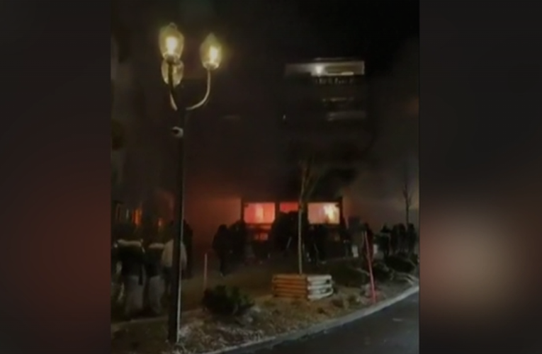 VIDEO – Filmări din interiorul barului din Elveția, surprinse chiar în momentele izbucnirii incendiului / Surse Gândul: Un cetățean român s-ar putea număra printre victimele tragediei / Cel puțin 40 de morți și peste 100 de răniți în „coșmarul” de Anul Nou din Elveția