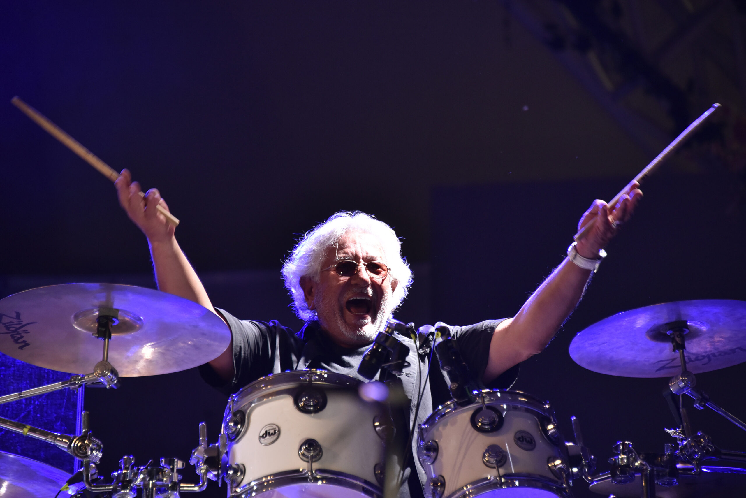 „Visul Toboșarului”, concert aniversar de excepție la Sala Palatului. Ovidiu Lipan Țăndărică, sărbătorit pe scenă și în aplauzele publicului