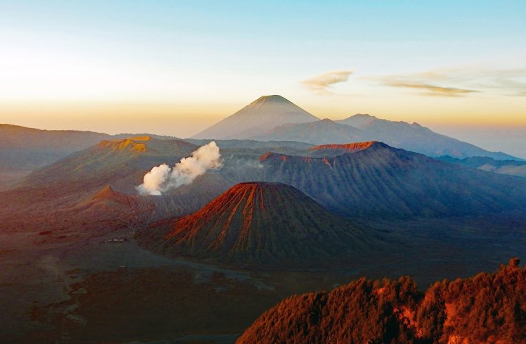 Vulcan activ, în prag de erupție. Autoritățile sunt în stare de alertă