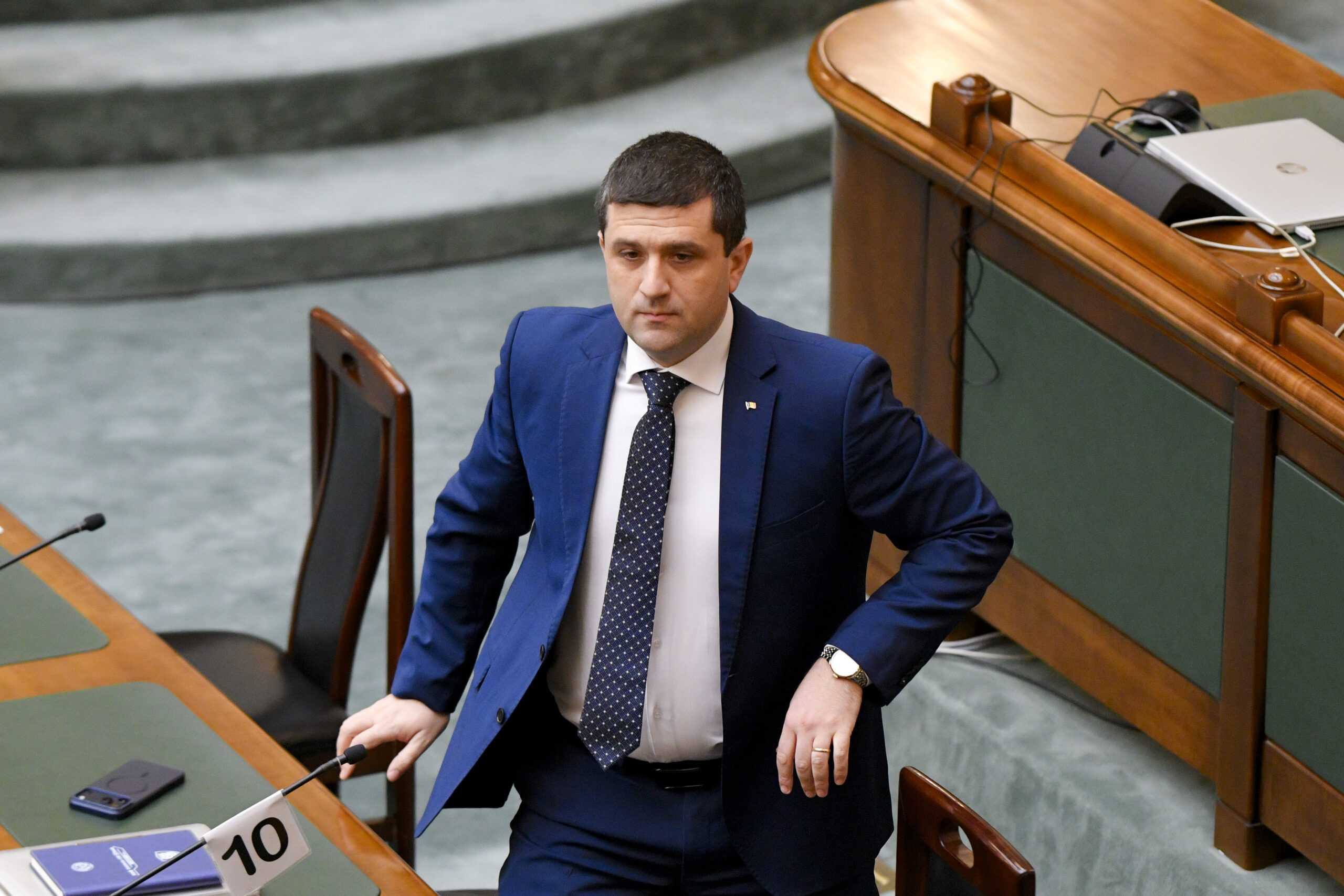 14.000 de angajați luau sporul de anticorupție la Apărare. Curtea de Conturi a tăiat lista