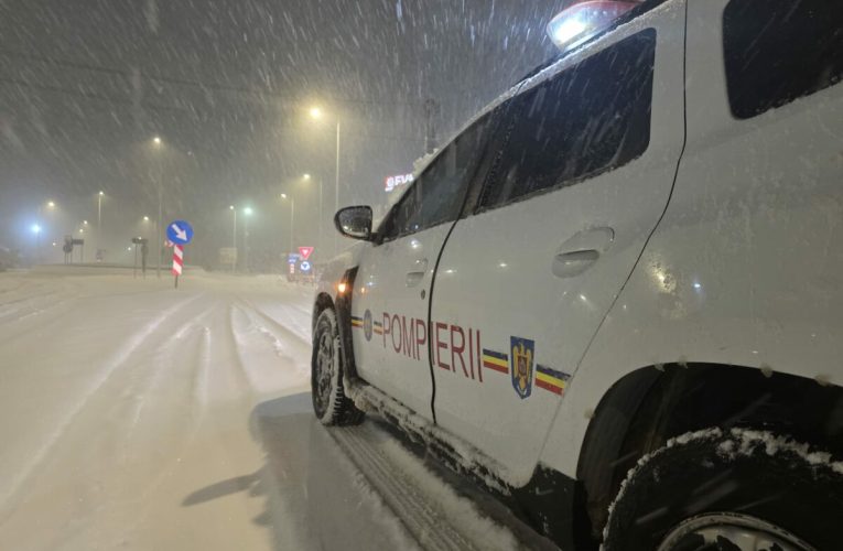 Accident în mijlocul viscolului. Un microbuz a lovit un tren în județul Galați