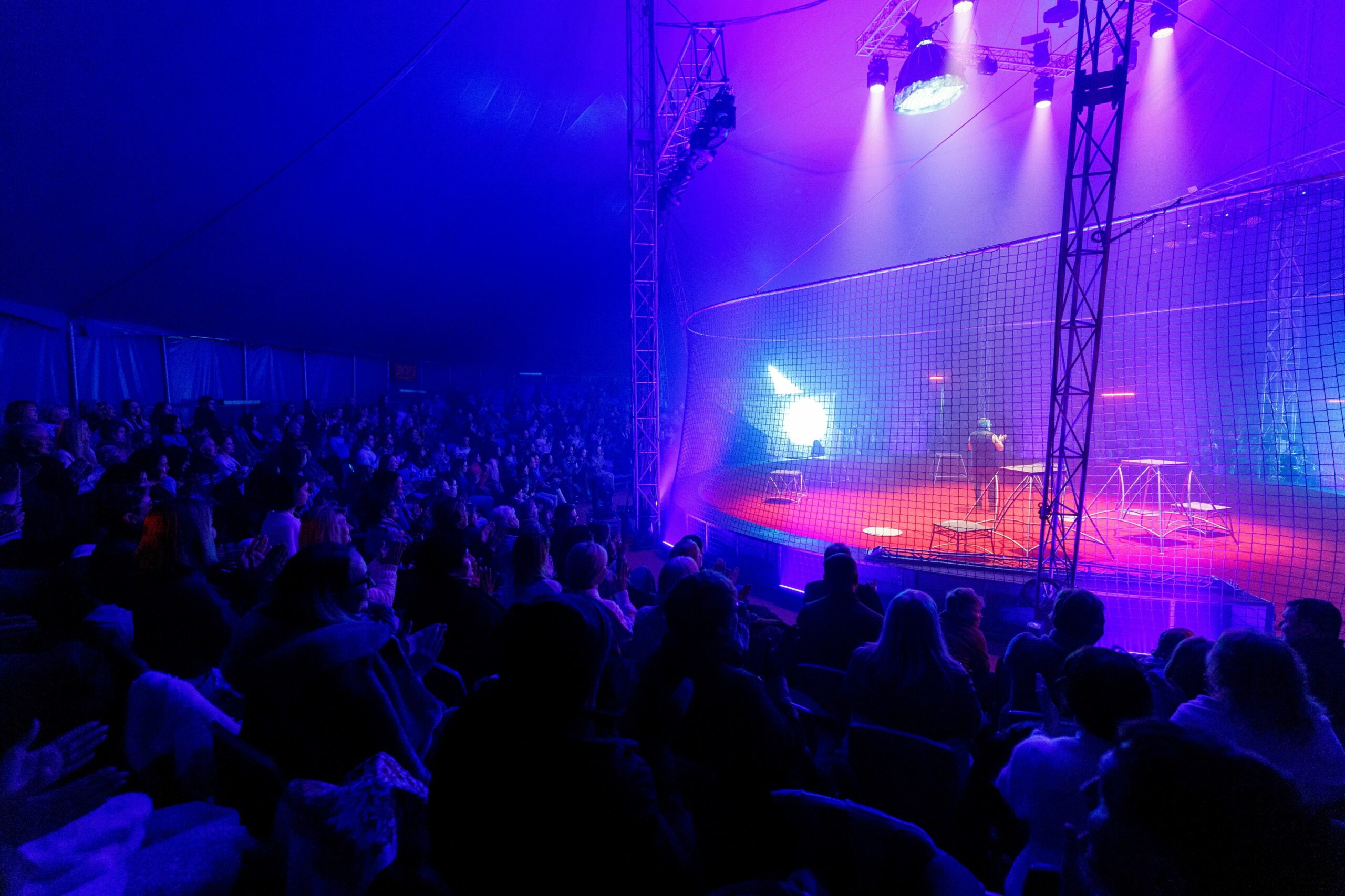 Acrobat rănit după o cădere de la patru metri, la un spectacol de circ din Craiova